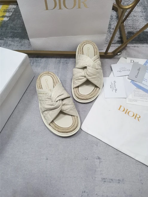 WellDesigned Dio Slipper 3266