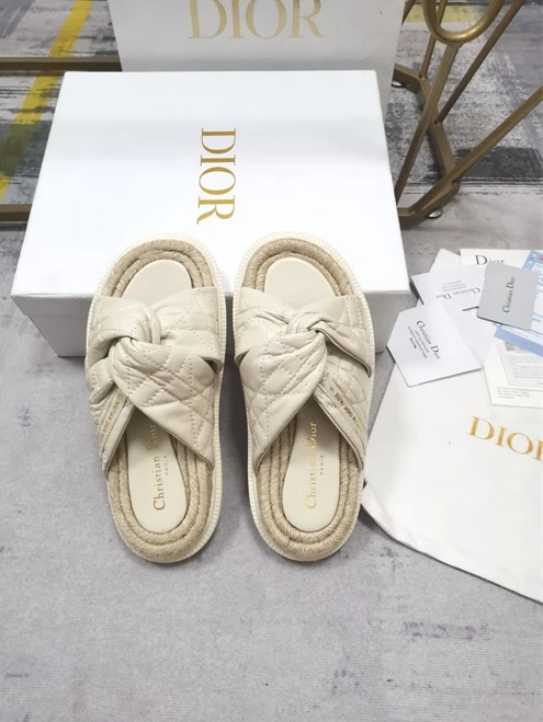 WellDesigned Dio Slipper 3266