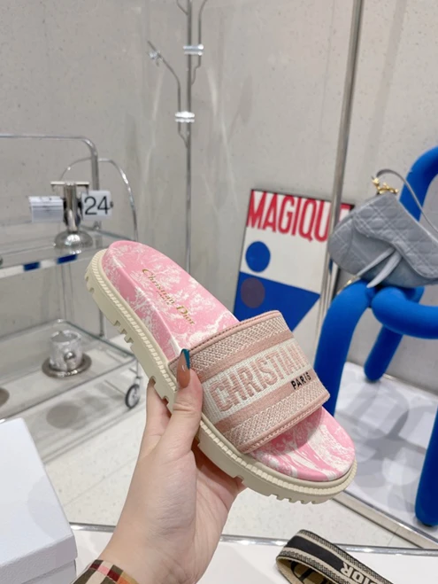 WellDesigned Dio Slipper 3295