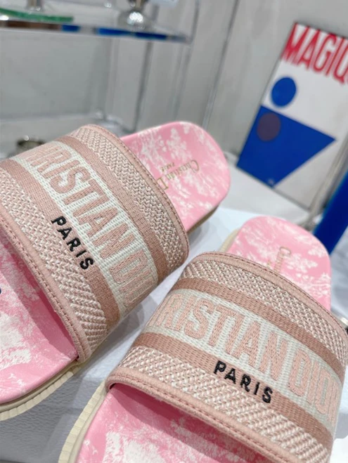 WellDesigned Dio Slipper 3295
