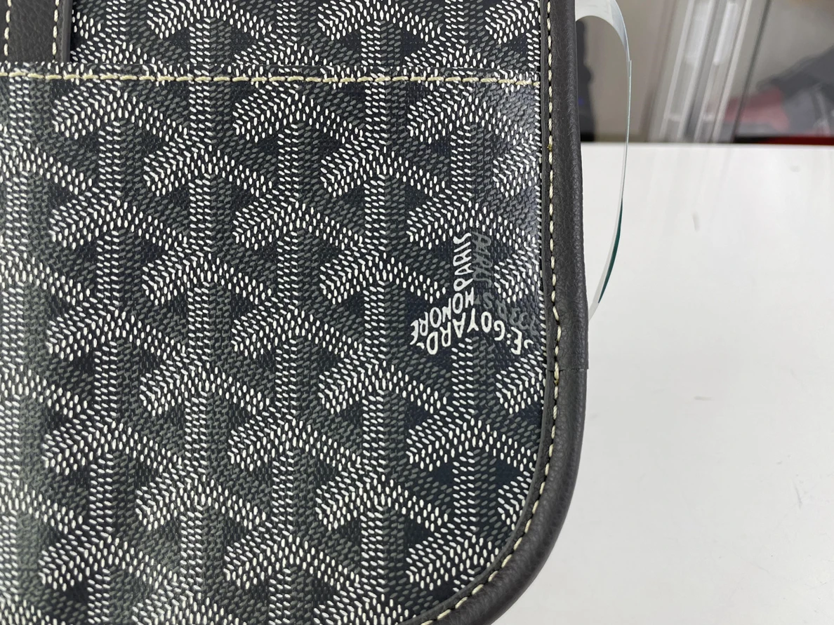 WellDesigned GOYARD Grey Belvedere postal bag ( 22 x 16 x 6cm) 231