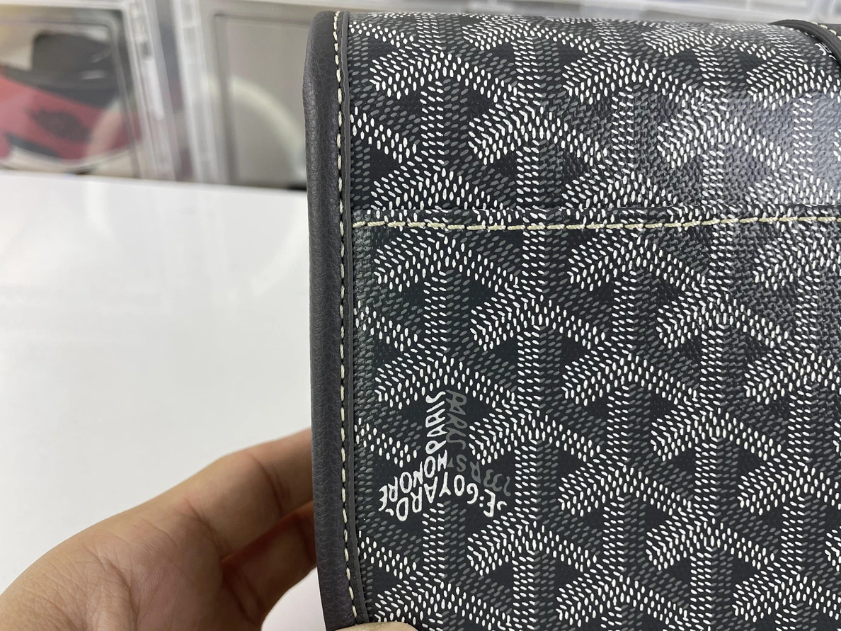 WellDesigned GOYARD Grey Belvedere postal bag ( 22 x 16 x 6cm) 231