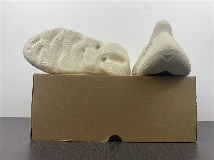 Hyper Peter ADIDAS YEEZY Foam RNNR Sand FY Bright 5378