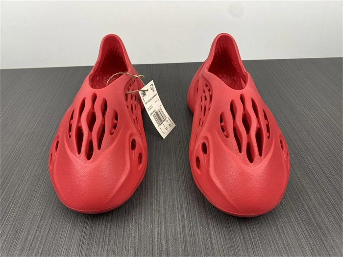 ADIDAS YEEZY Foam RNNR Vermillion CW Bright 5382