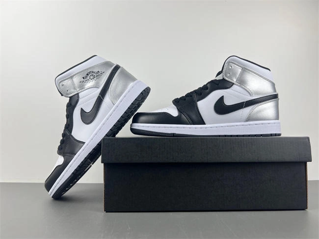 UrbanChic Air Jordan 1 Mid DQ8423- 3581