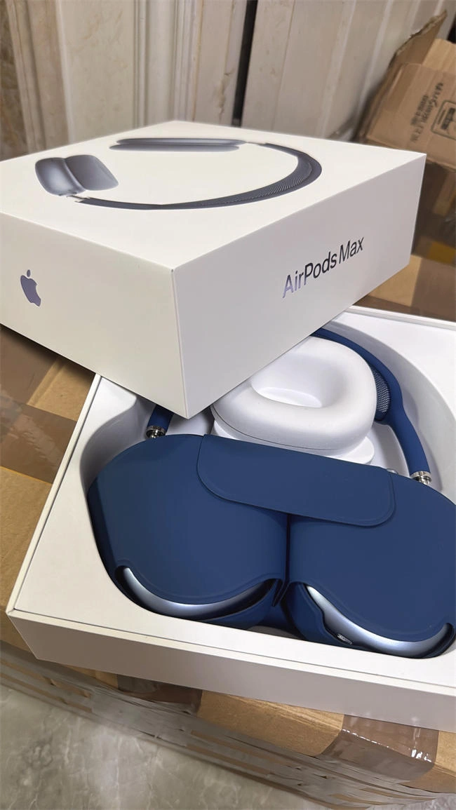 AirPods Max blue DailyWear 5852