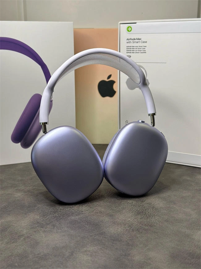 Trendsetting AirPods Max purple 5853