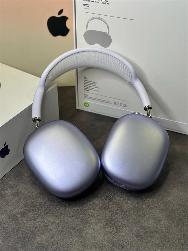 Trendsetting AirPods Max purple 5853