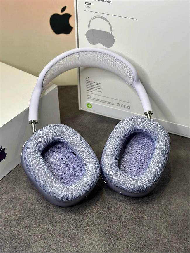 Trendsetting AirPods Max purple 5853