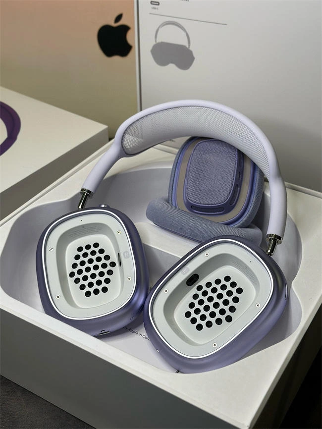 Trendsetting AirPods Max purple 5853
