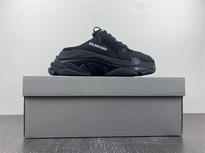 First bag ru HighQuality BALENCIAGA TRIPLE S 755686 W3SM2 4375