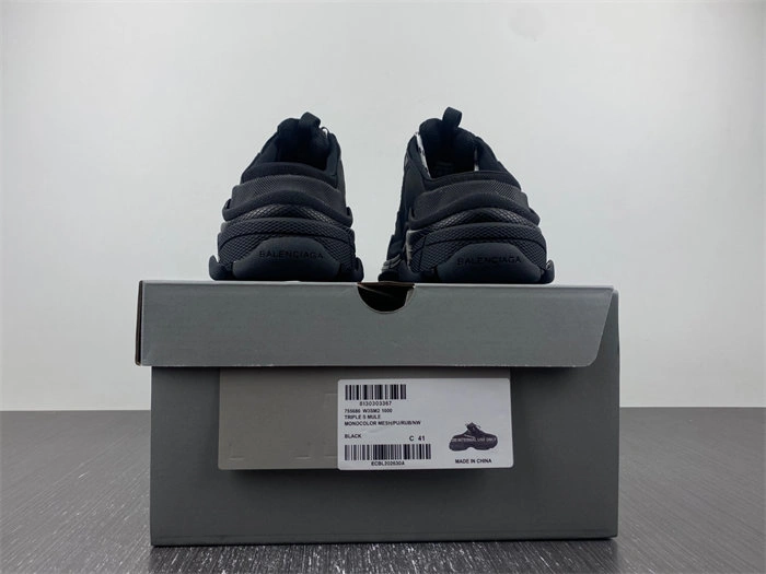 First bag ru HighQuality BALENCIAGA TRIPLE S 755686 W3SM2 4375
