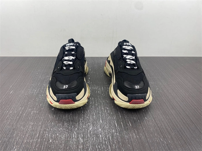 SoftTouch Balenciaga 755687 W3SM1 4373