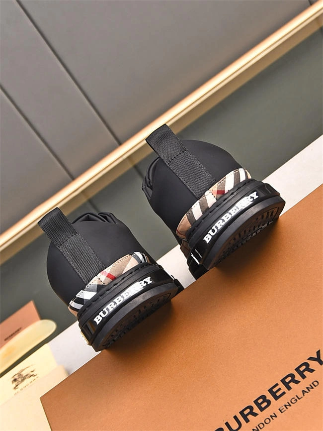 Rep MAX Burberry Sneaker Elegant 2622