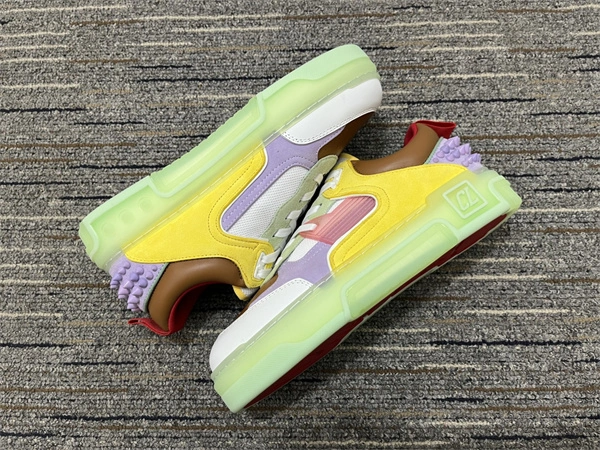Kicked Out Shoe Store TimelessDesign CL 2898