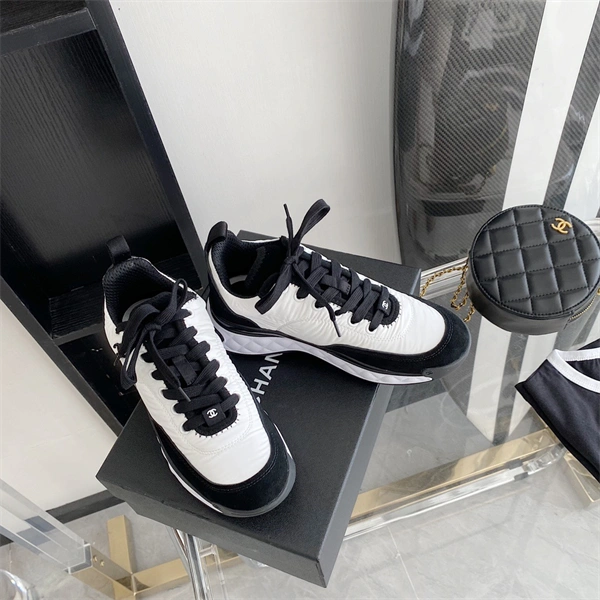 MAX AllSeason Chanal Sneakers 2179