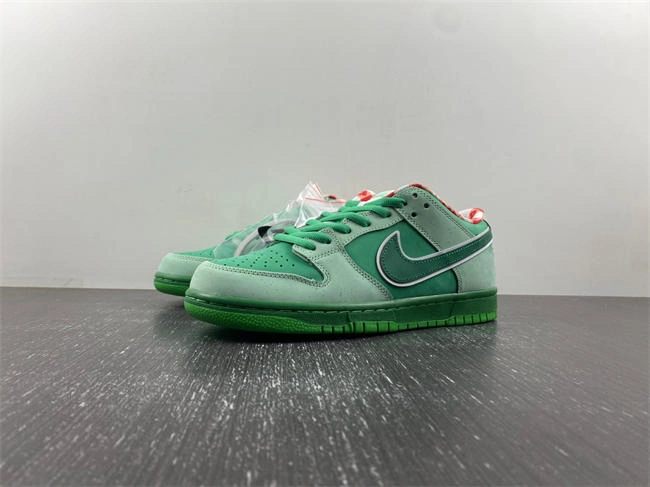 Hot Chic Concepts x Nike SB Dunk Low   BV1310- 4563