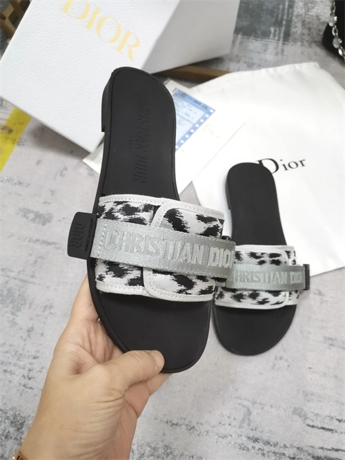 Affordable Practical Dio Slipper 5807