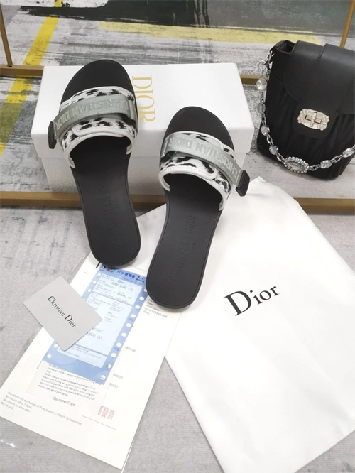 Affordable Practical Dio Slipper 5807