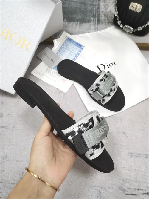 Affordable Practical Dio Slipper 5807