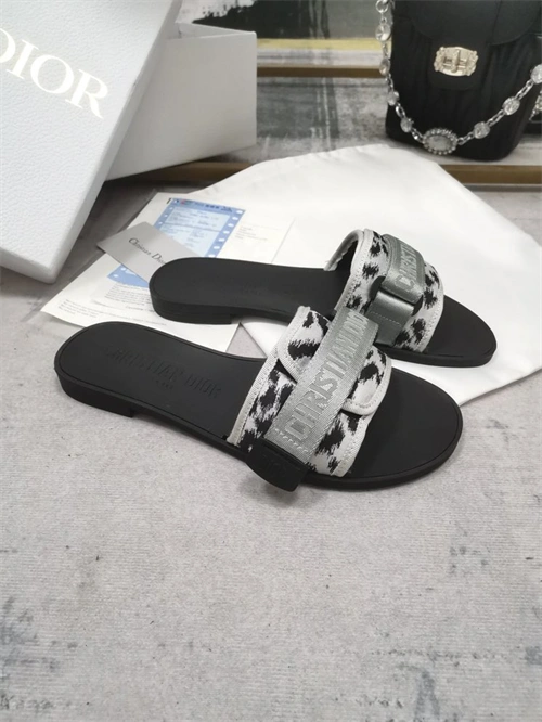 Affordable Practical Dio Slipper 5807