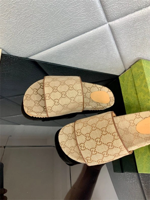 MaikeSneakers Sleek Gocci Slipper 5751