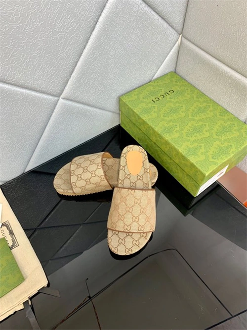 MaikeSneakers Sleek Gocci Slipper 5751
