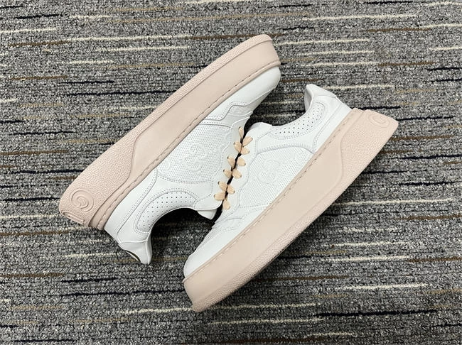 Cheap Gucci Low Top Sneaker Elegant 552