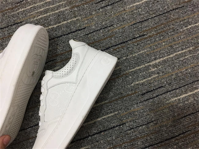 Cheap Fashionable Gucci Low Top Sneaker 562
