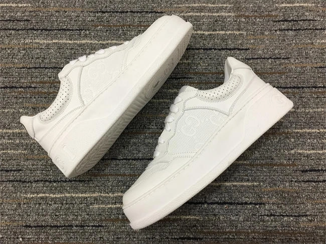 Cheap Fashionable Gucci Low Top Sneaker 562