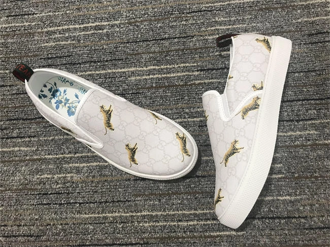 Boostmaster lin Gucci Signature Slip-on Sneaker Sleek 294
