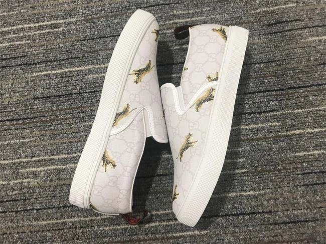 Boostmaster lin Gucci Signature Slip-on Sneaker Sleek 294