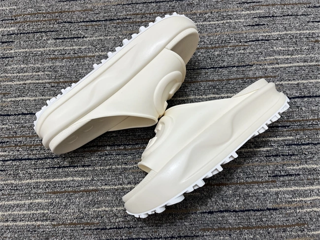 Gucci Slide Snug 400