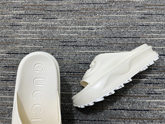 Gucci Slide Snug 400