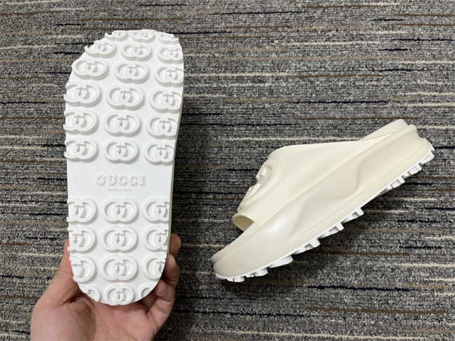 Gucci Slide Snug 400