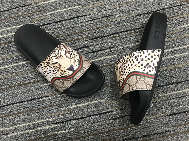 Gucci Slide RelaxedFit 370