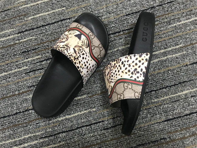 Gucci Slide RelaxedFit 370