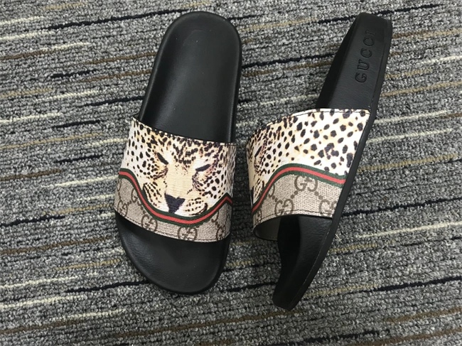 Gucci Slide RelaxedFit 370