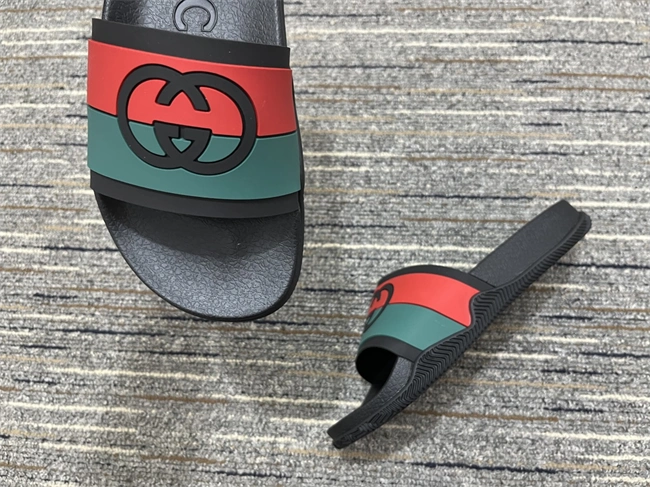 Cheap Gucci Slide ZipUp 421