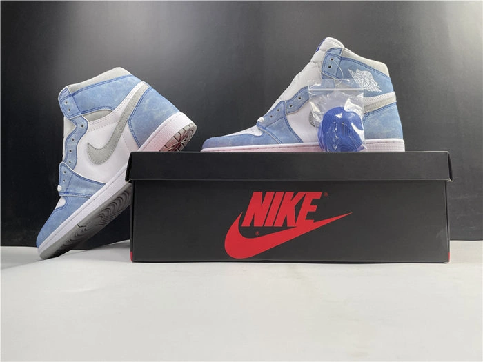 HYPE Sustainable Jordan1 Retro Hyper Royal Smoke Grey 555088- 3603