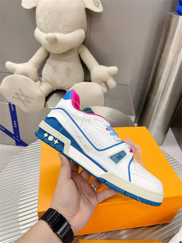 Kicked Out Shoe Store Flexible LV 1738