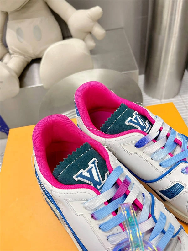 Kicked Out Shoe Store Flexible LV 1738