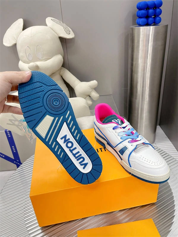 Kicked Out Shoe Store Flexible LV 1738