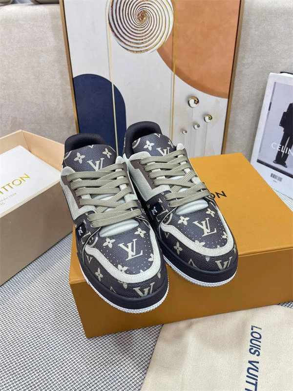 Affordable LV Minimalist 1802