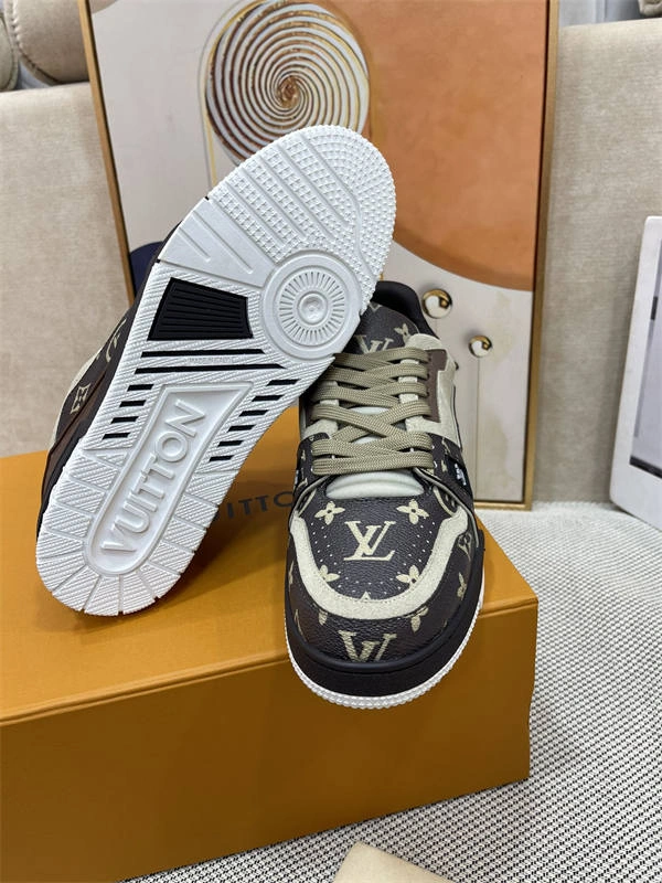 Affordable LV Minimalist 1802