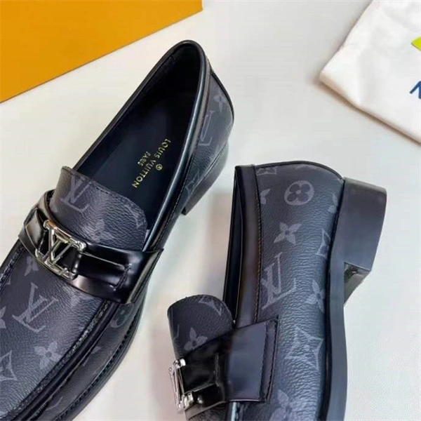 Cheap Hot Versatile Lv Loafer 1924