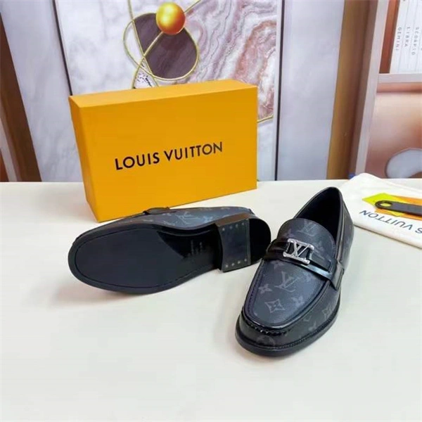 Cheap Hot Versatile Lv Loafer 1924