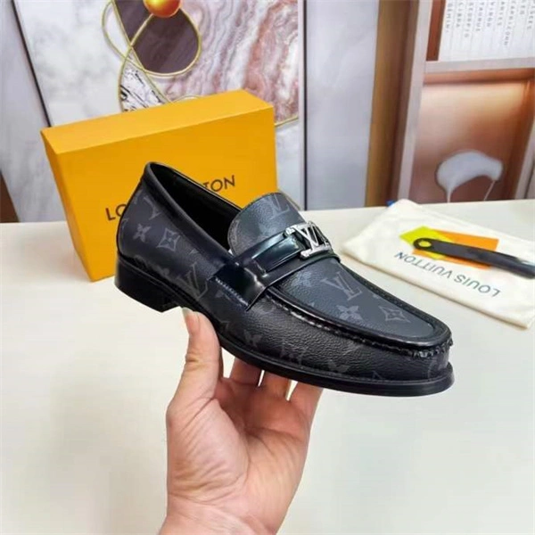 Cheap Hot Versatile Lv Loafer 1924