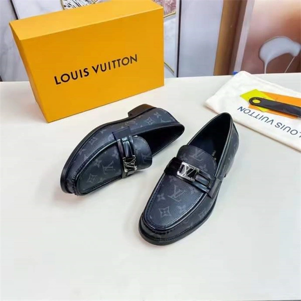 Cheap Hot Versatile Lv Loafer 1924