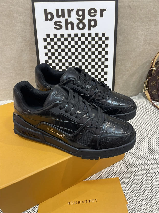 Vintage HOT Lv Trainer Sneaker Trendsetting 2092